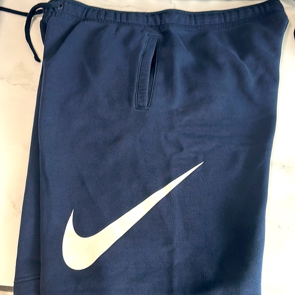 Men’s Navy Blue Nike Jogger Shorts. Great condition. Thick, fleece, comfy, loose - Picture 2 of 4